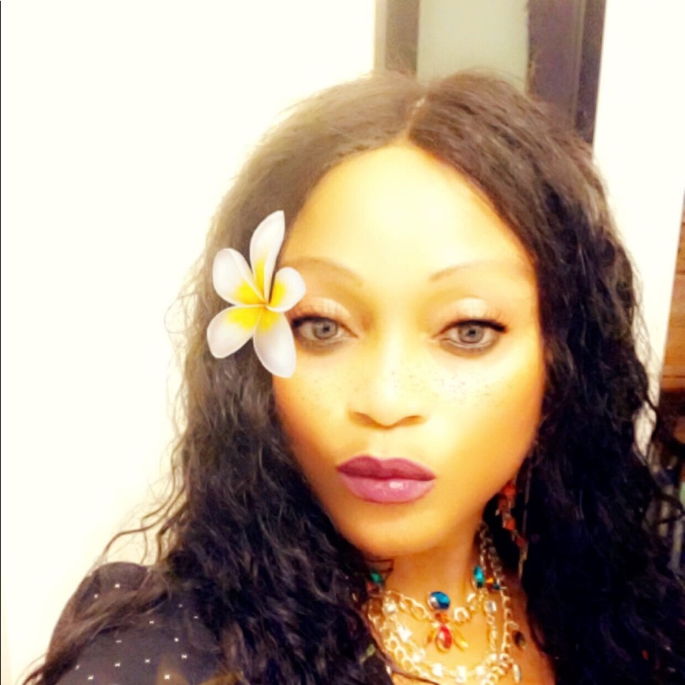 Meet your Posher, Aminata